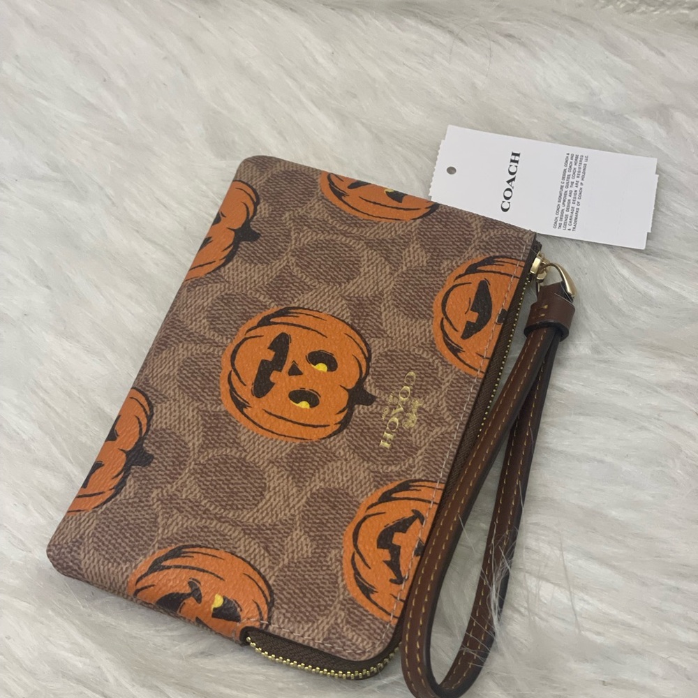 NWT Coach Corner Zip Wristlet In Signature Canvas With Halloween Print CCL20 - Picture 8 of 11